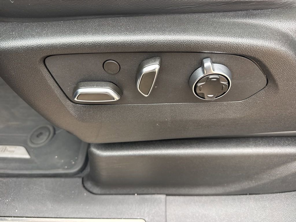 Used 2024 GMC Yukon XL Denali Ultimate w/ LPO, Illumination Package image 16