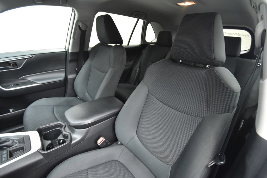 Used 2021 Toyota RAV4 LE AWD/4WD image 17
