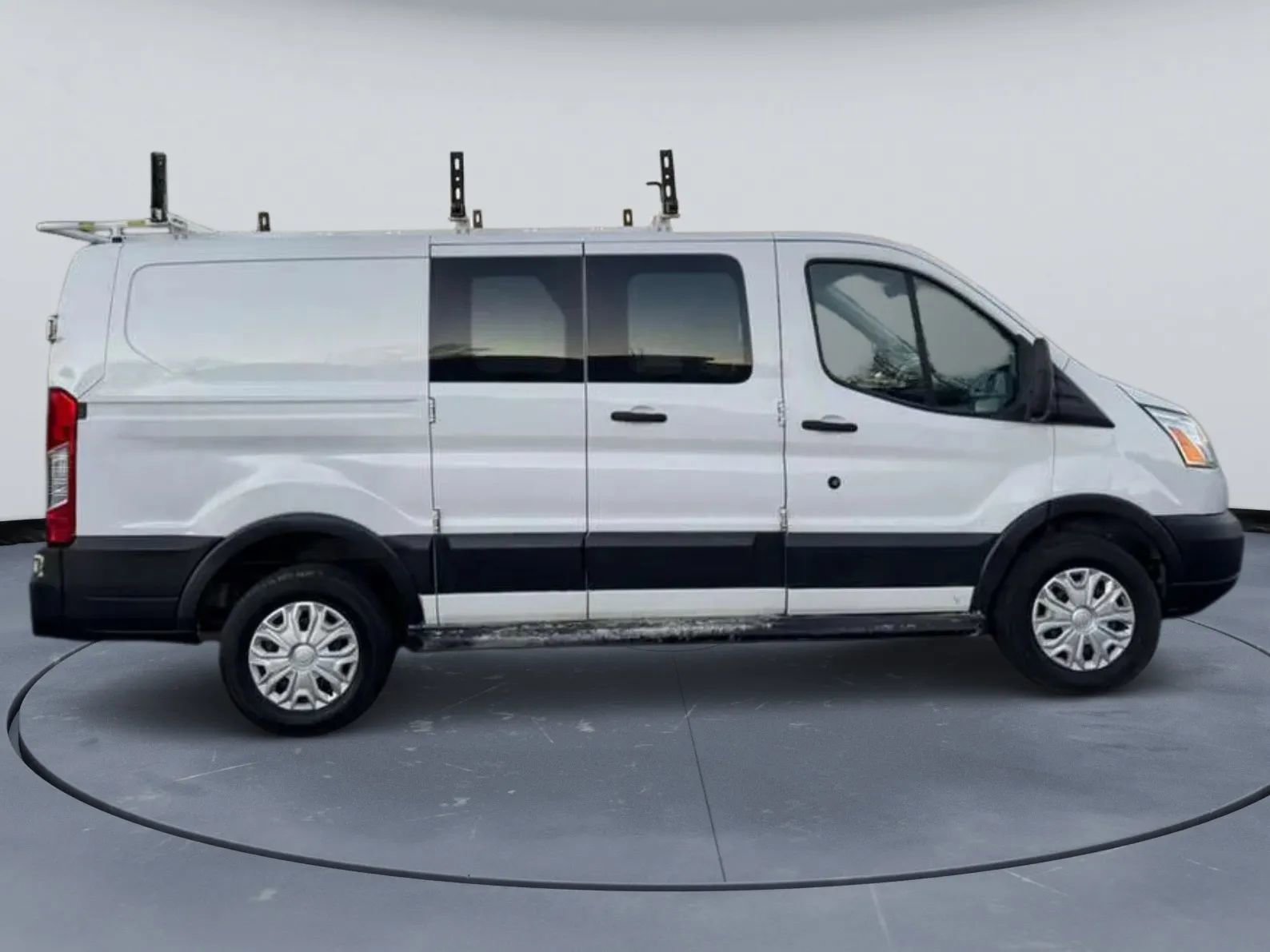 Used 2018 Ford Transit 250 130 Low Roof w/ Exterior Upgrade Package image 7