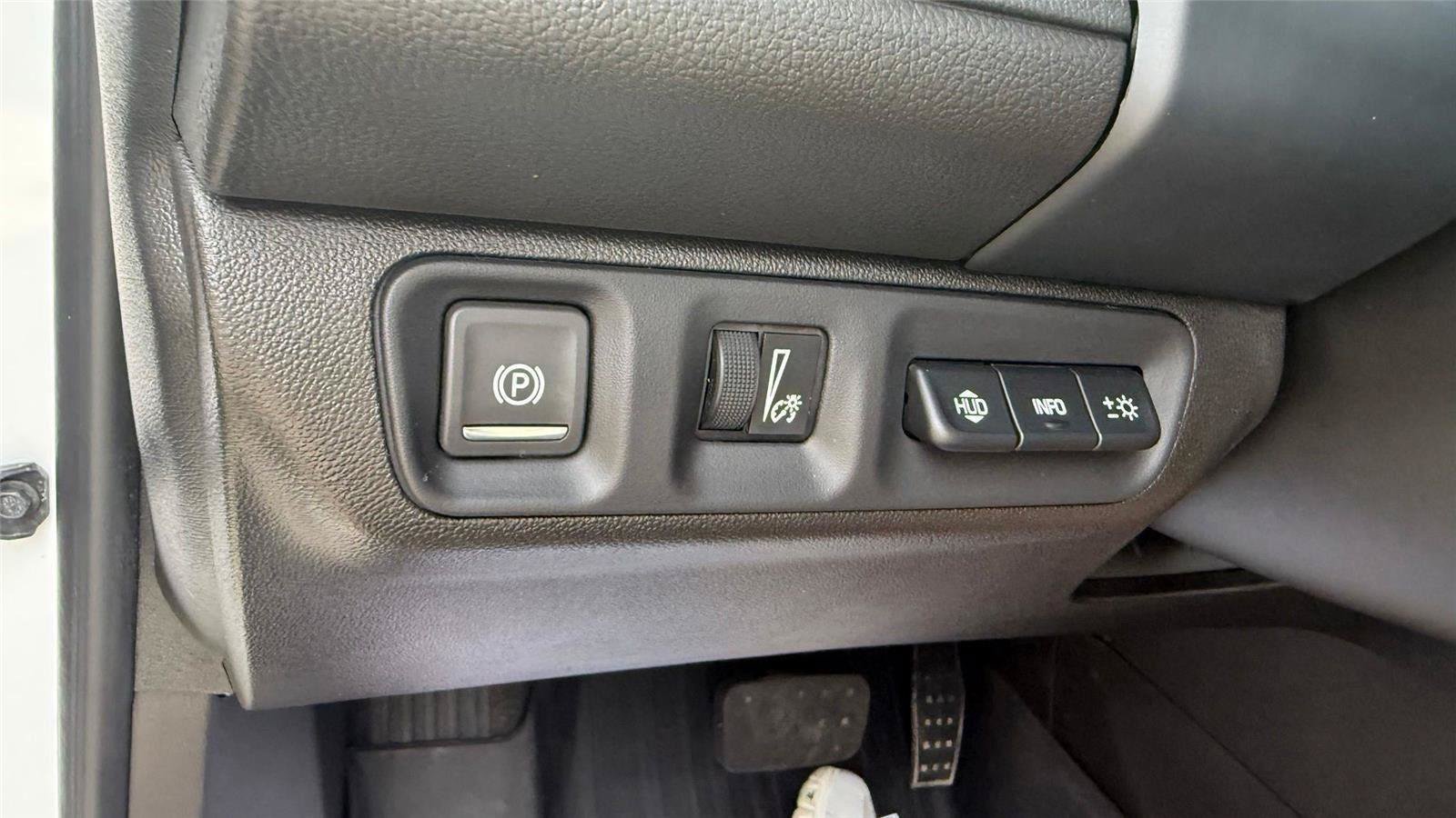 Used 2023 GMC Acadia AT4 w/ Technology Package AWD/4WD image 32