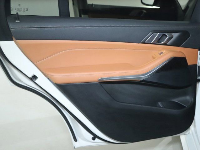 Certified 2022 BMW X7 xDrive40i w/ M Sport Package AWD/4WD image 16