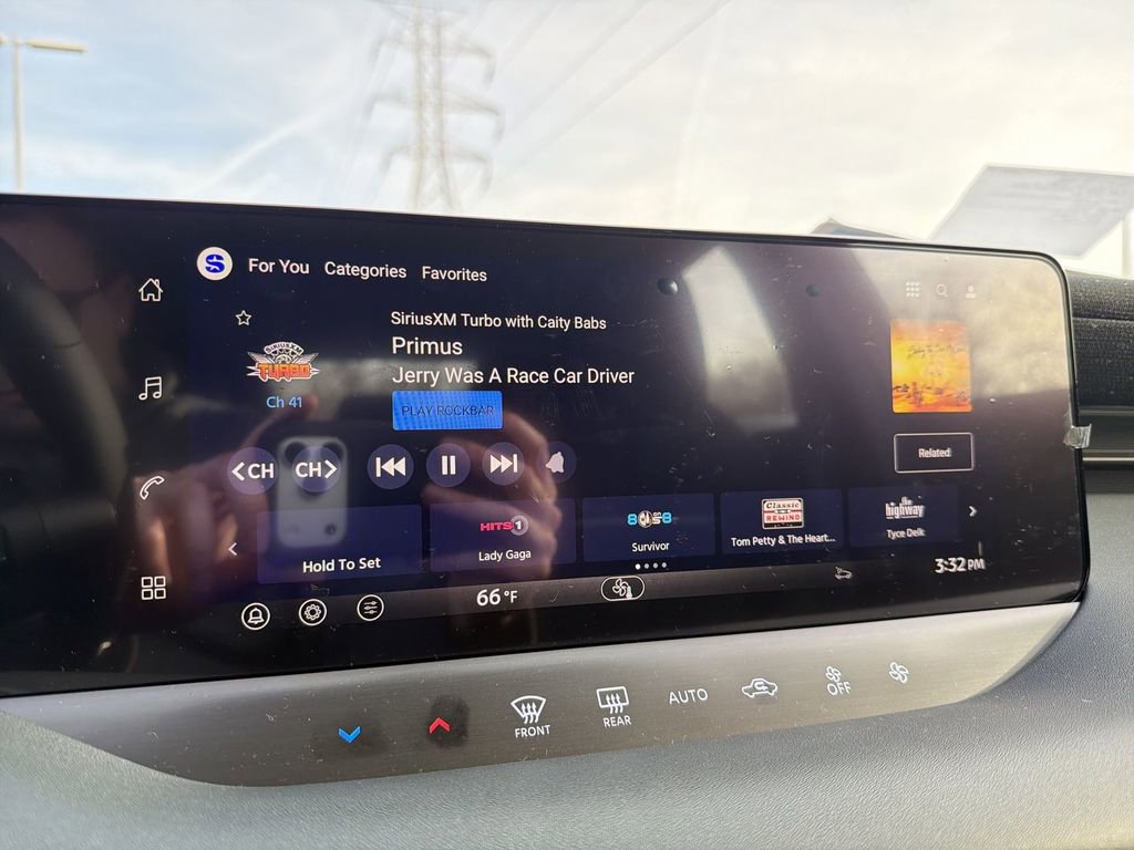 New 2026 Nissan Leaf w/ Illuminated Package FWD image 23
