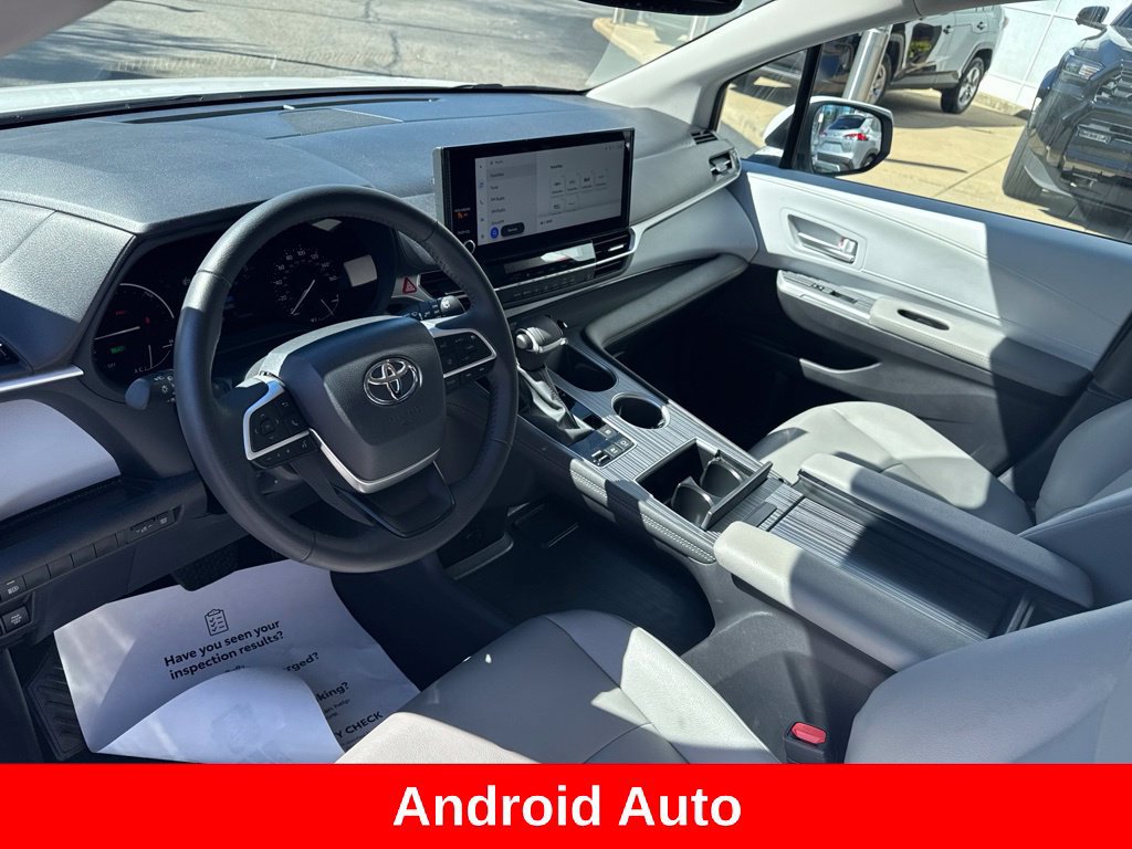 Certified 2026 Toyota Sienna XLE FWD image 14