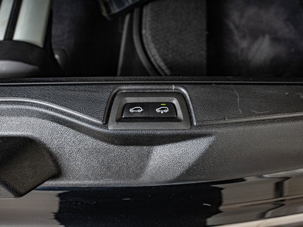 Used 2025 BMW X7 xDrive40i w/ M Sport Package AWD/4WD image 37