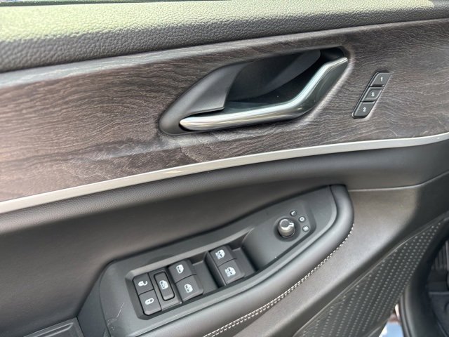 New 2025 Jeep Grand Cherokee Limited w/ Black Appearance Package image 21