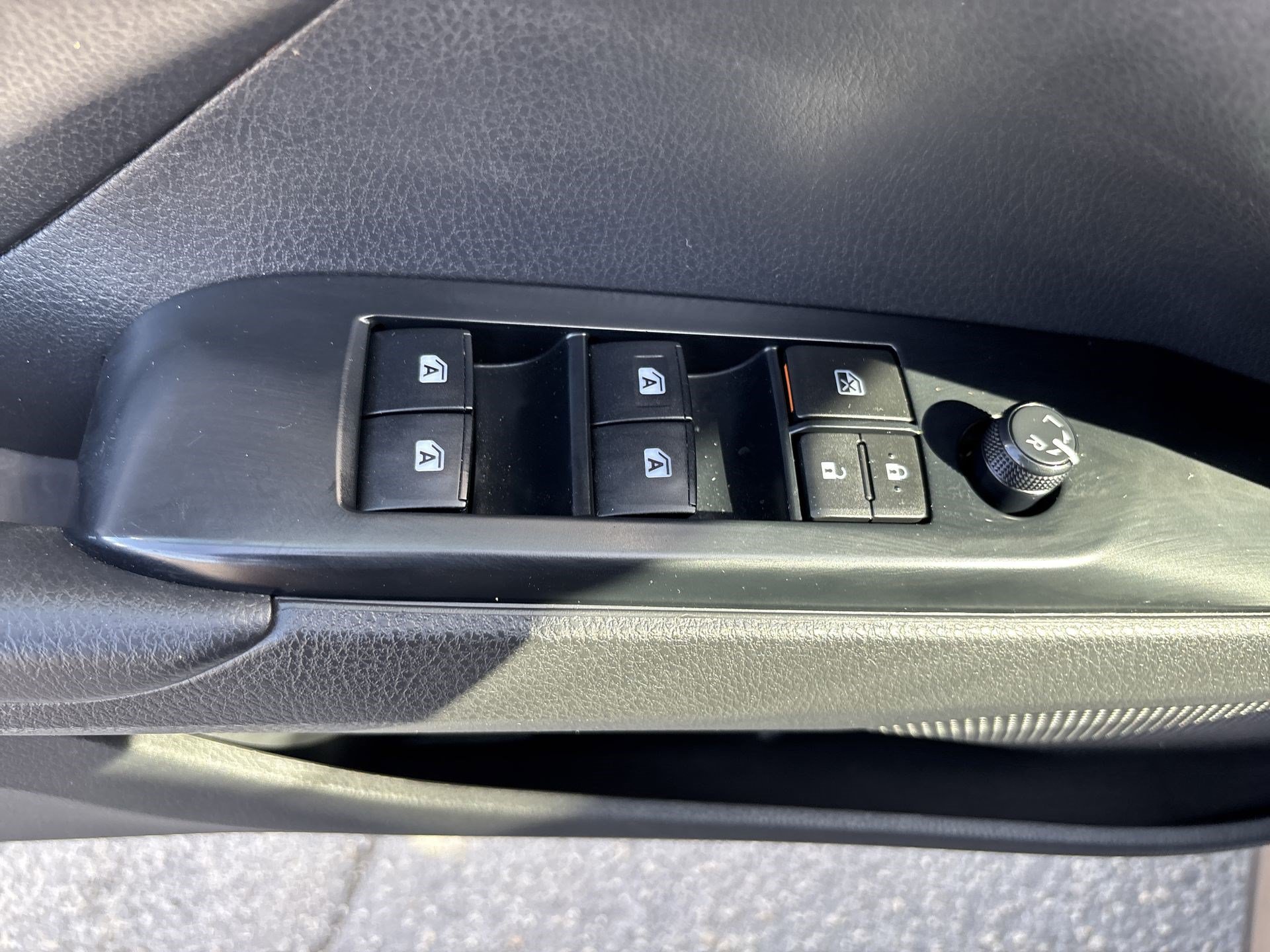 Used 2020 Toyota Camry LE FWD image 15