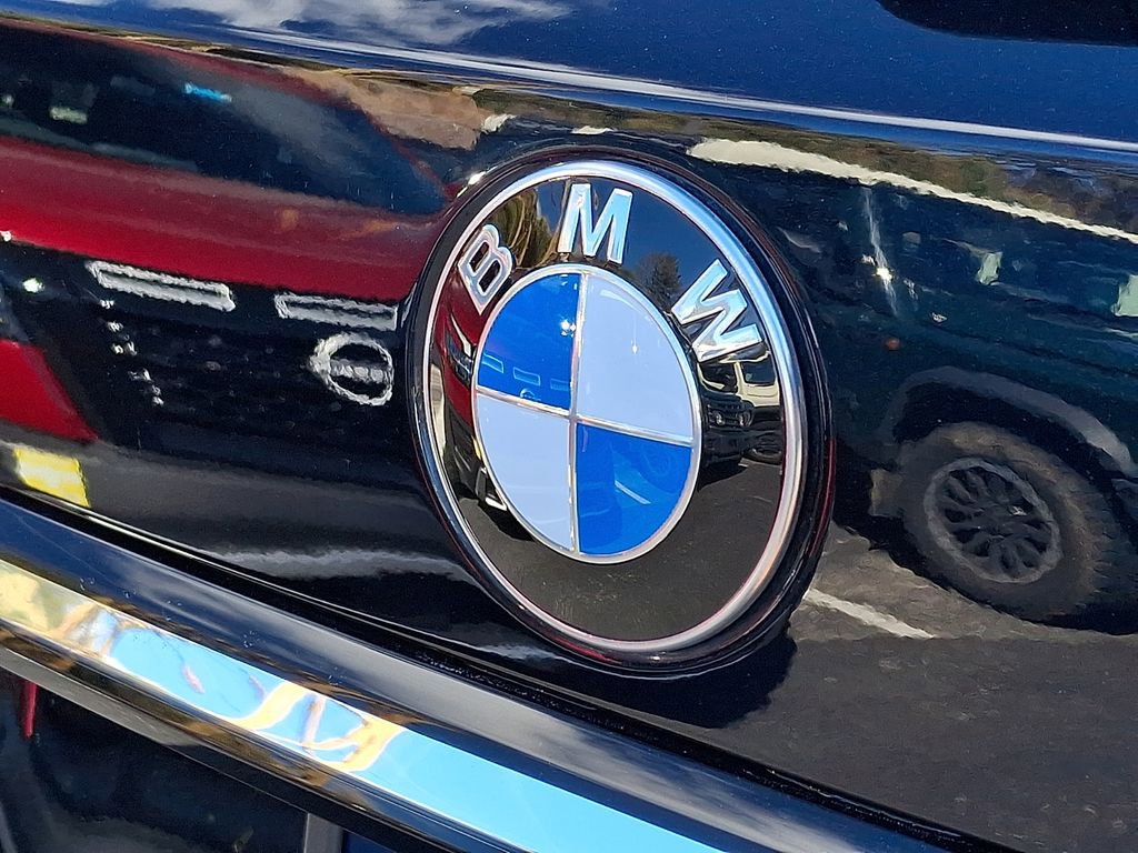 Used 2025 BMW X7 xDrive40i w/ M Sport Package image 32