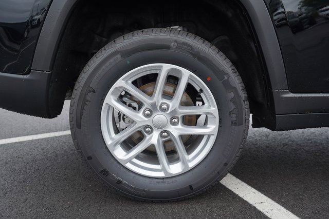 New 2025 Jeep Grand Cherokee Laredo X w/ Luxury Tech Group I image 34