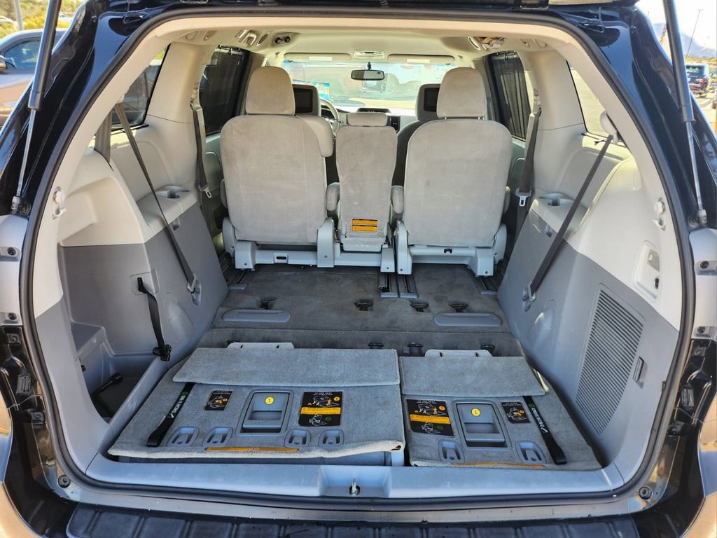 Used 2012 Toyota Sienna LE w/ Towing Pkg FWD image 16