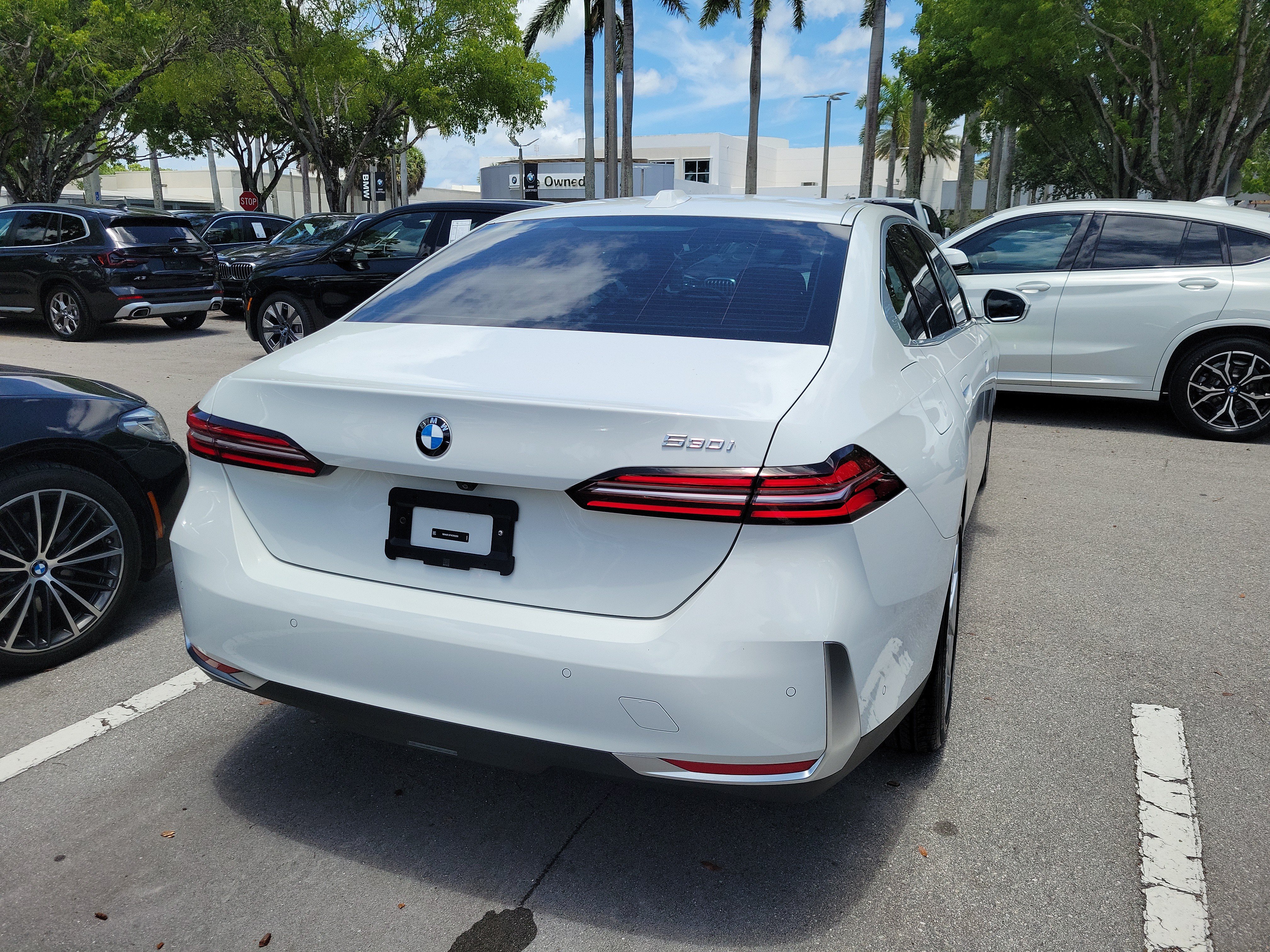 Used 2024 BMW 530i w/ Convenience Package RWD image 14