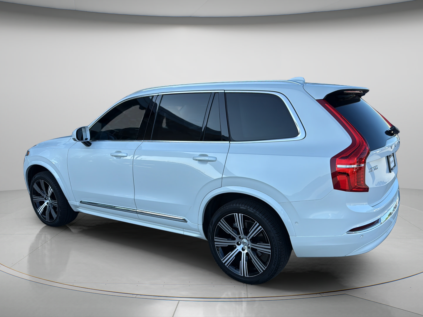 Used 2025 Volvo XC90 B6 Ultra w/ Protection Package AWD/4WD image 17