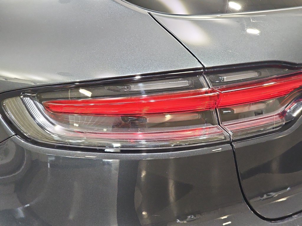 Used 2023 Porsche Macan Turbo AWD/4WD image 37