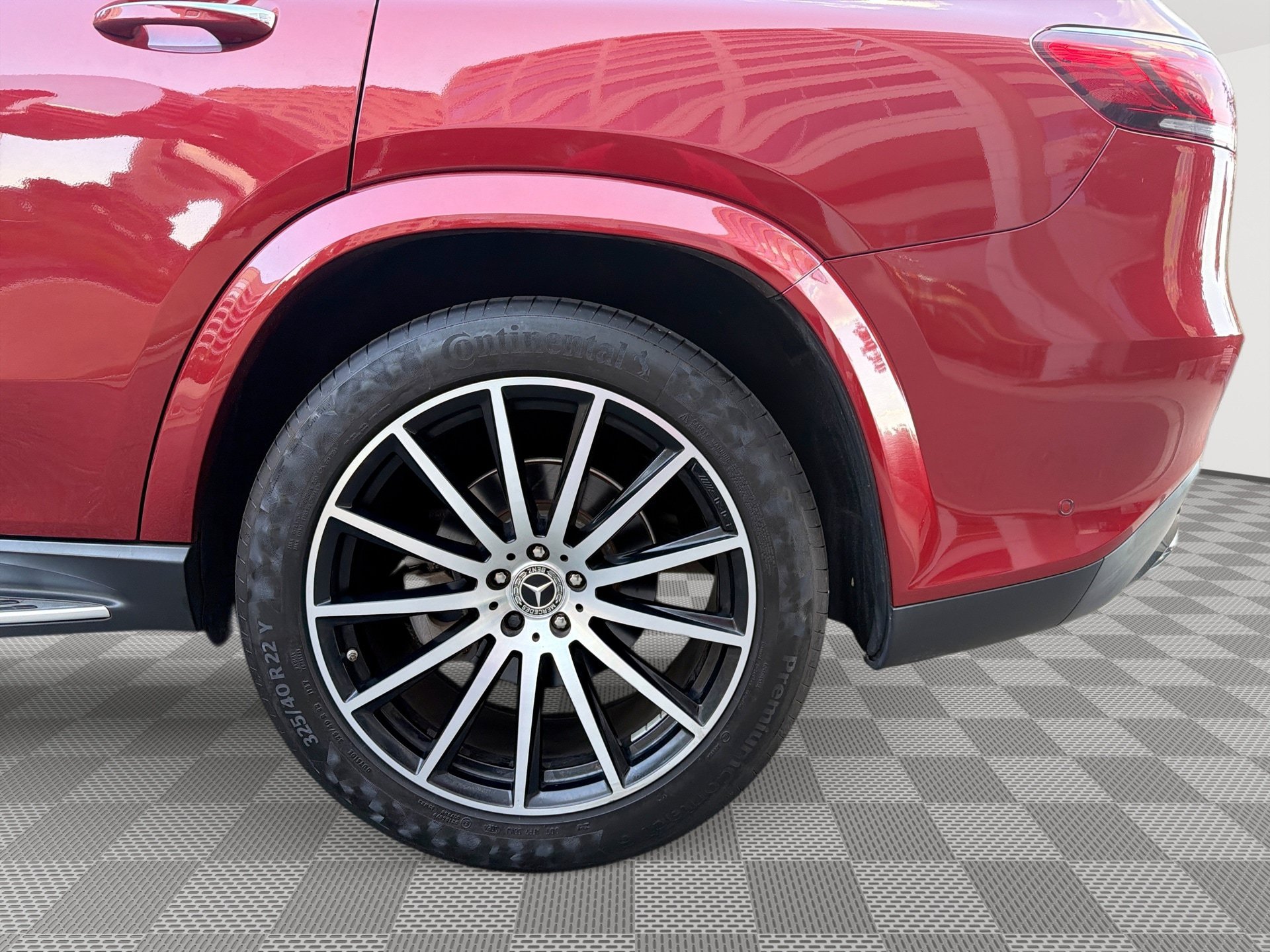 Used 2022 Mercedes-Benz GLS 450 4MATIC w/ AMG Line Exterior image 29