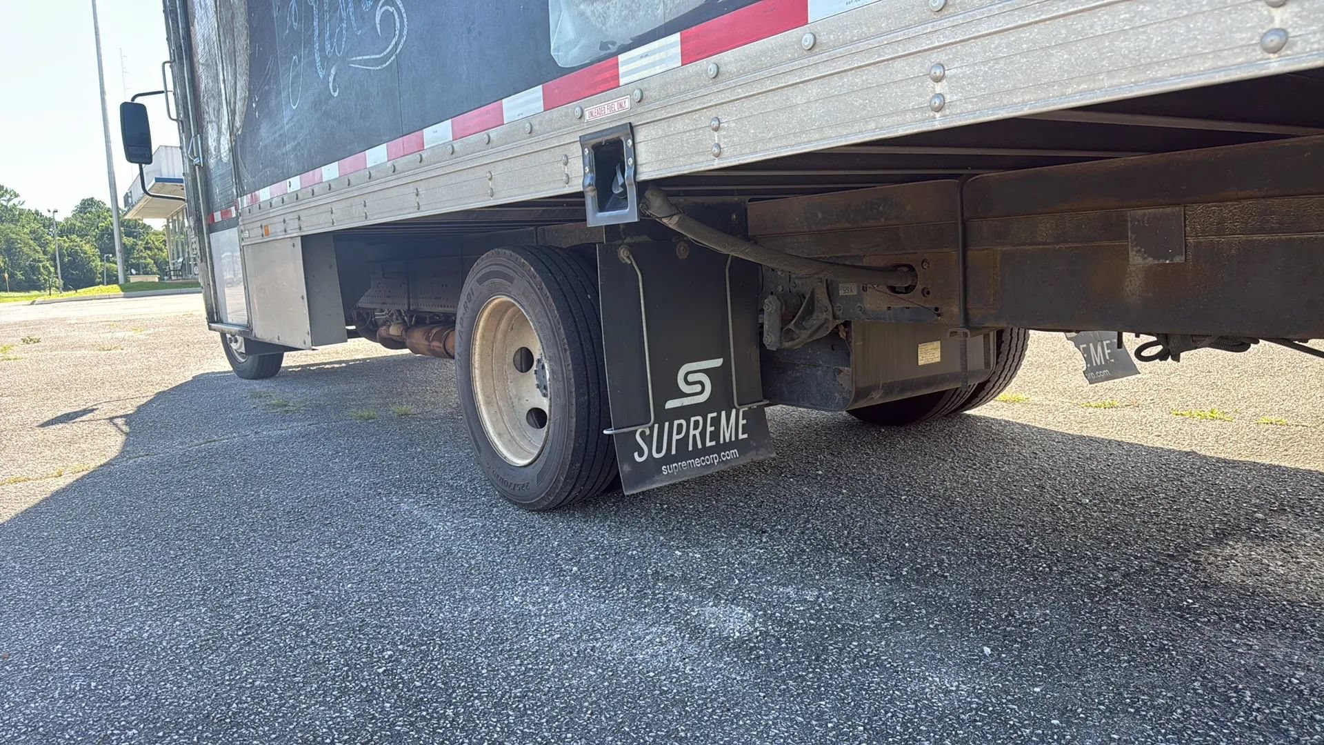 Used 2018 Isuzu NPR RWD image 3