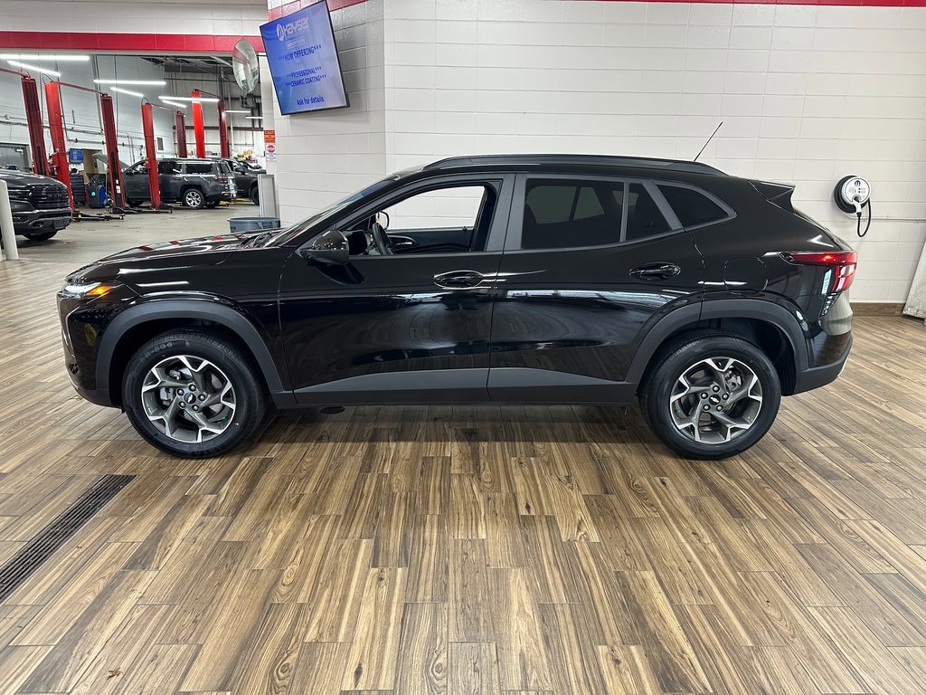 Used 2024 Chevrolet Trax LT image 2