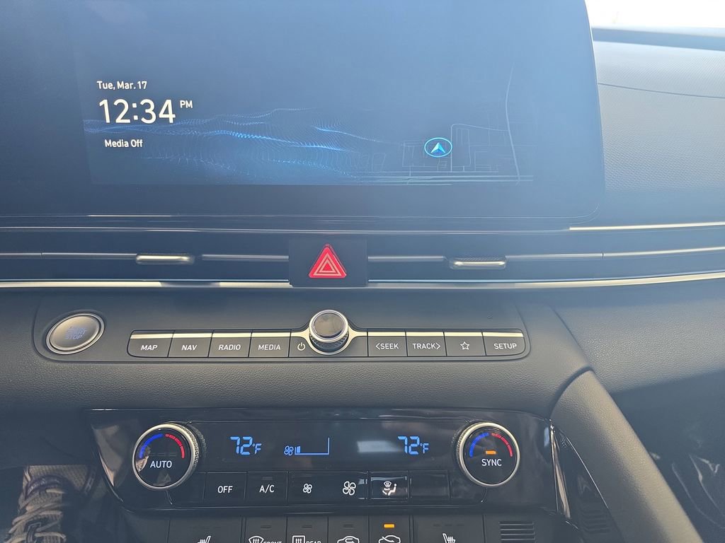 Certified 2025 Hyundai Elantra Limited image 22