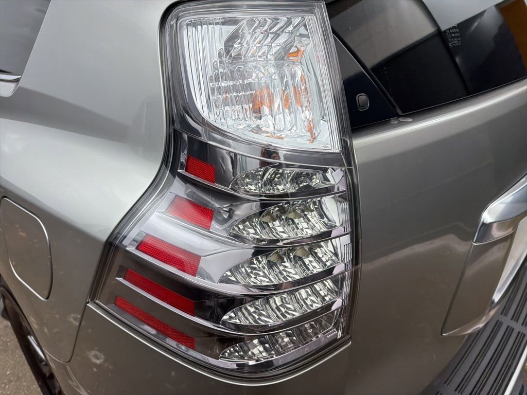 Used 2020 Lexus GX 460 Premium w/ Premium Package image 26