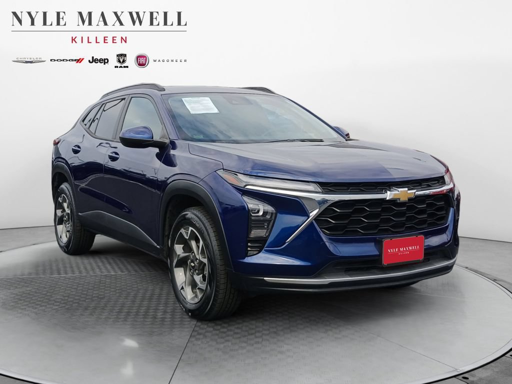 Used 2024 Chevrolet Trax LT w/ Driver Confidence Package FWD image 2