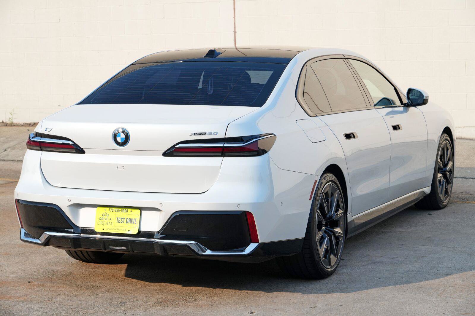 Used 2023 BMW i7 xDrive60 w/ Executive Package 2 AWD/4WD image 65