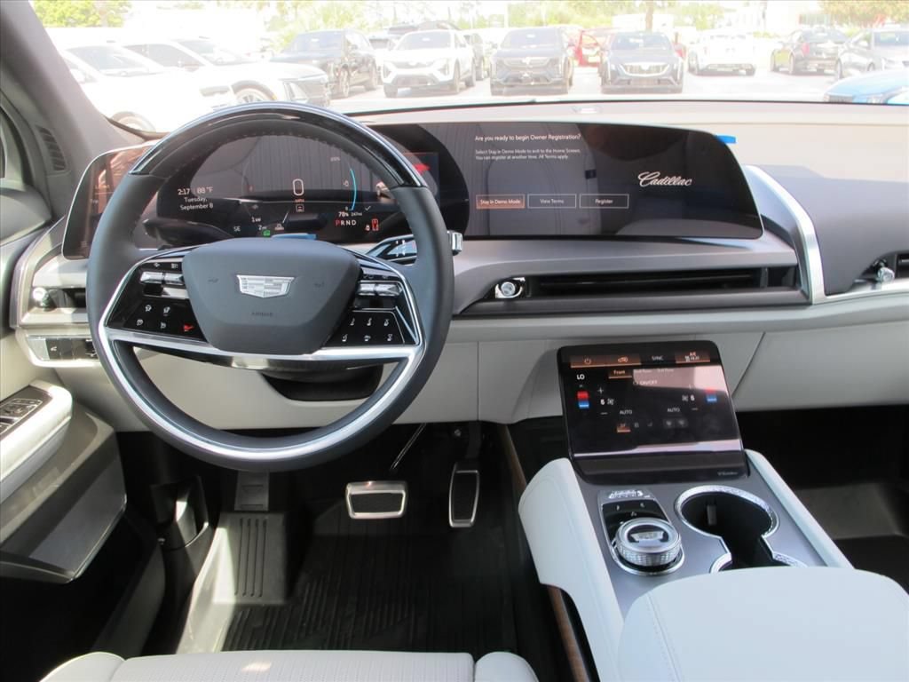 New 2027 Cadillac Vistiq Luxury w/ LPO, Floor Liner Package AWD/4WD image 22