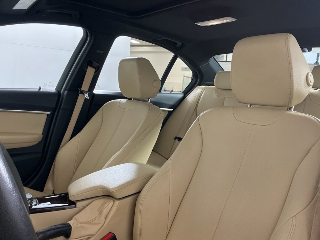 Used 2018 BMW 330e w/ Convenience Package image 21