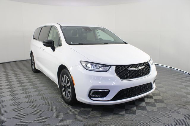 Used 2024 Chrysler Pacifica Select image 27