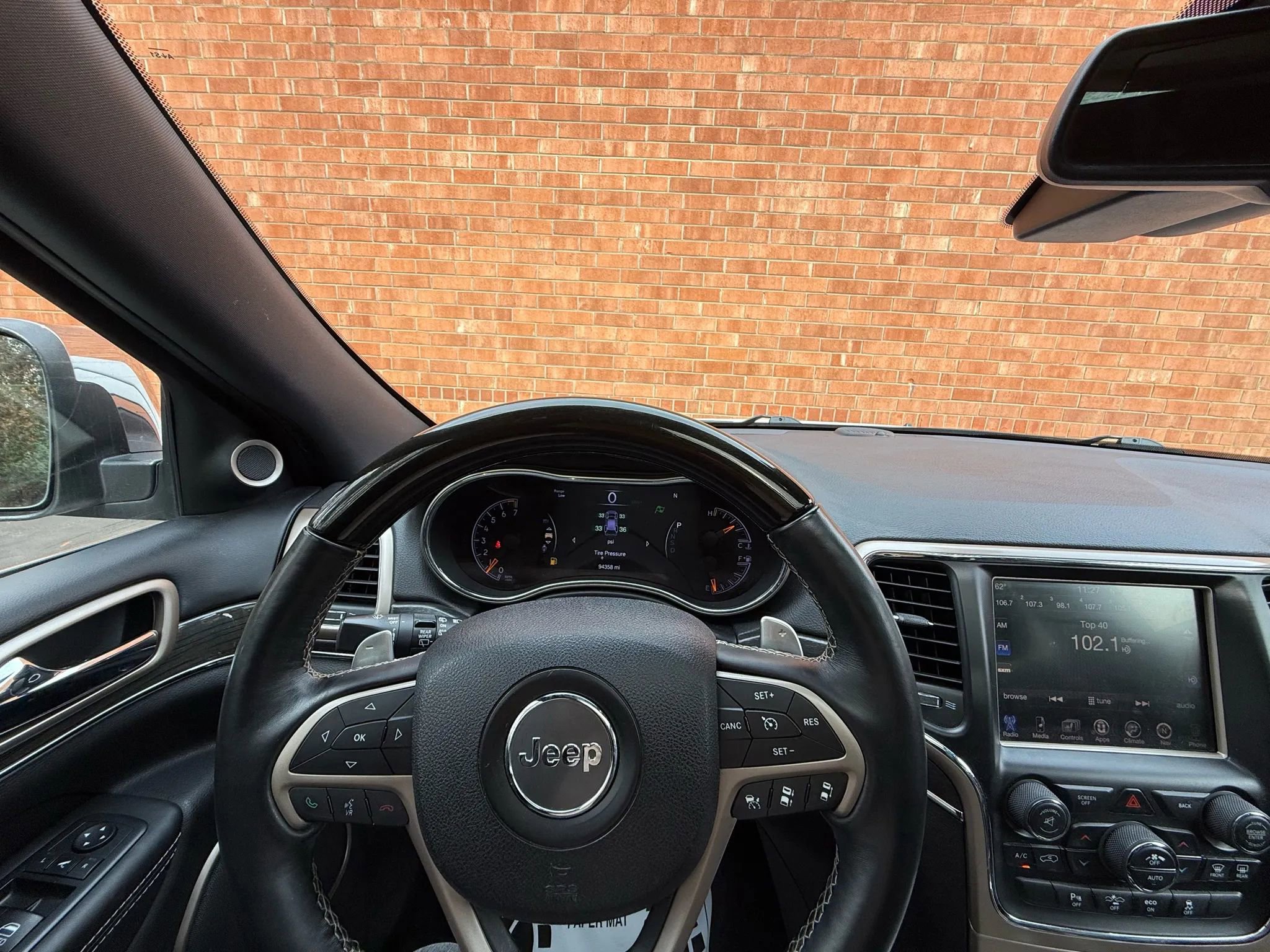 Used 2015 Jeep Grand Cherokee Overland w/ Advanced Technology Group image 25