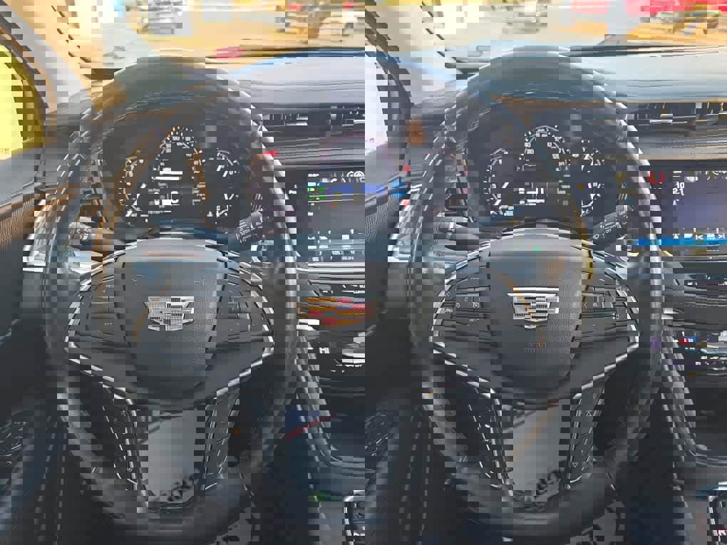 Used 2018 Cadillac XT5 Luxury w/ Driver Awareness Package image 16