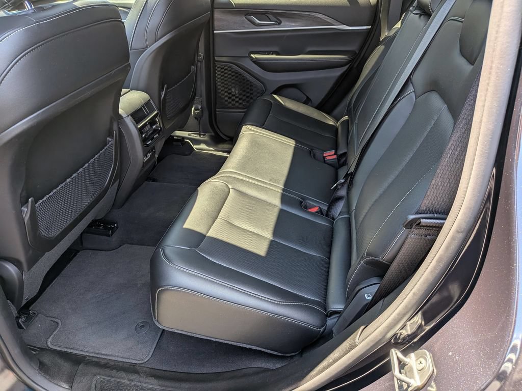 Certified 2024 Jeep Grand Cherokee Limited w/ Luxury Tech Group II AWD/4WD image 27