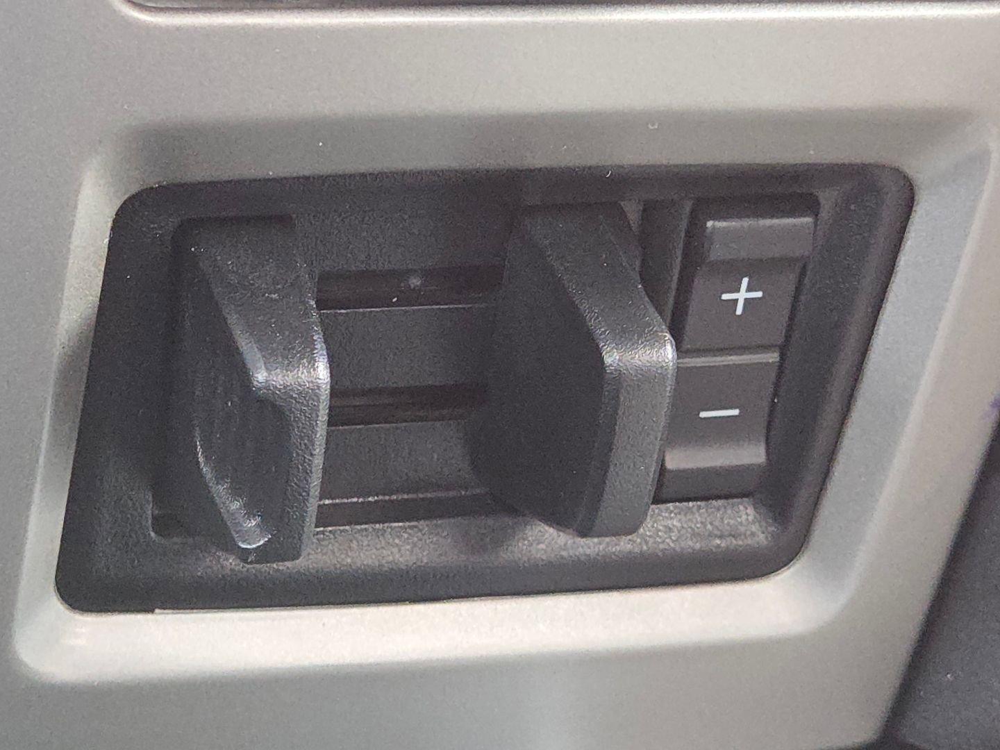 Used 2019 Ford F150 Lariat w/ Equipment Group 502A Luxury image 9