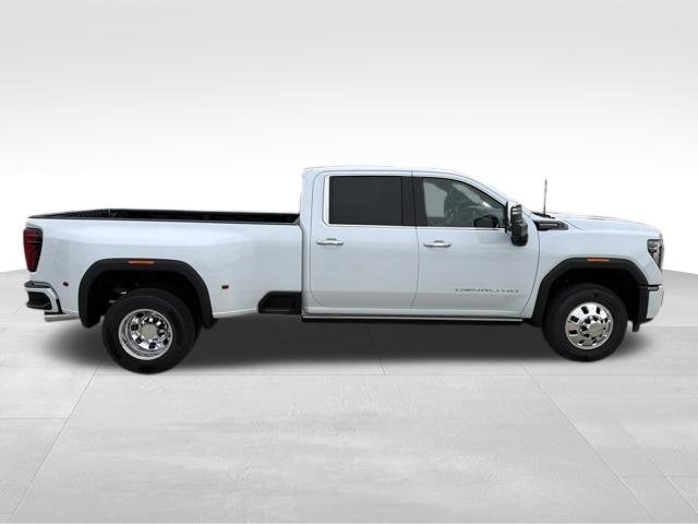 New 2026 GMC Sierra 3500 Denali Ultimate AWD/4WD image 7