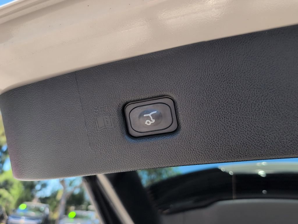 Used 2023 Lincoln Nautilus Reserve w/ Equipment Group 201A image 13