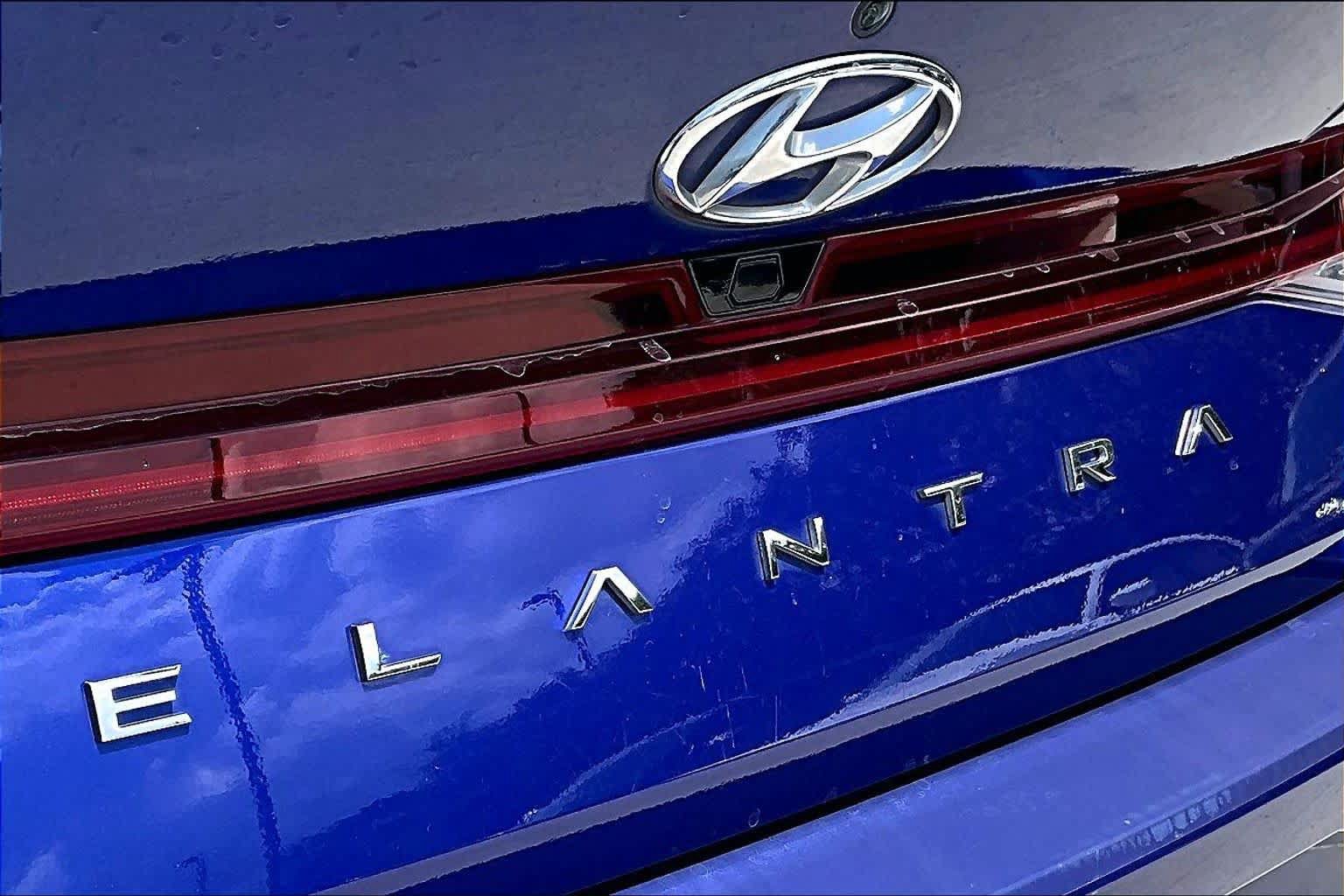 Used 2022 Hyundai Elantra SEL w/ Convenience + Premium Package FWD image 26
