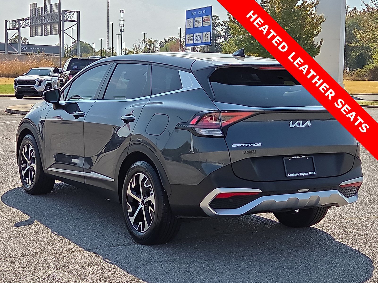 Used 2024 Kia Sportage EX FWD image 4