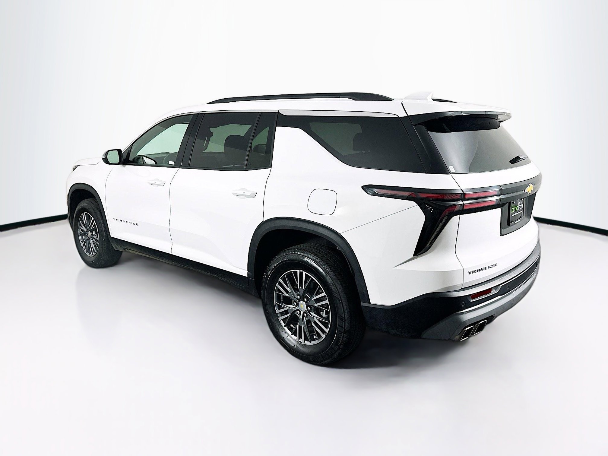 Used 2025 Chevrolet Traverse LT image 5