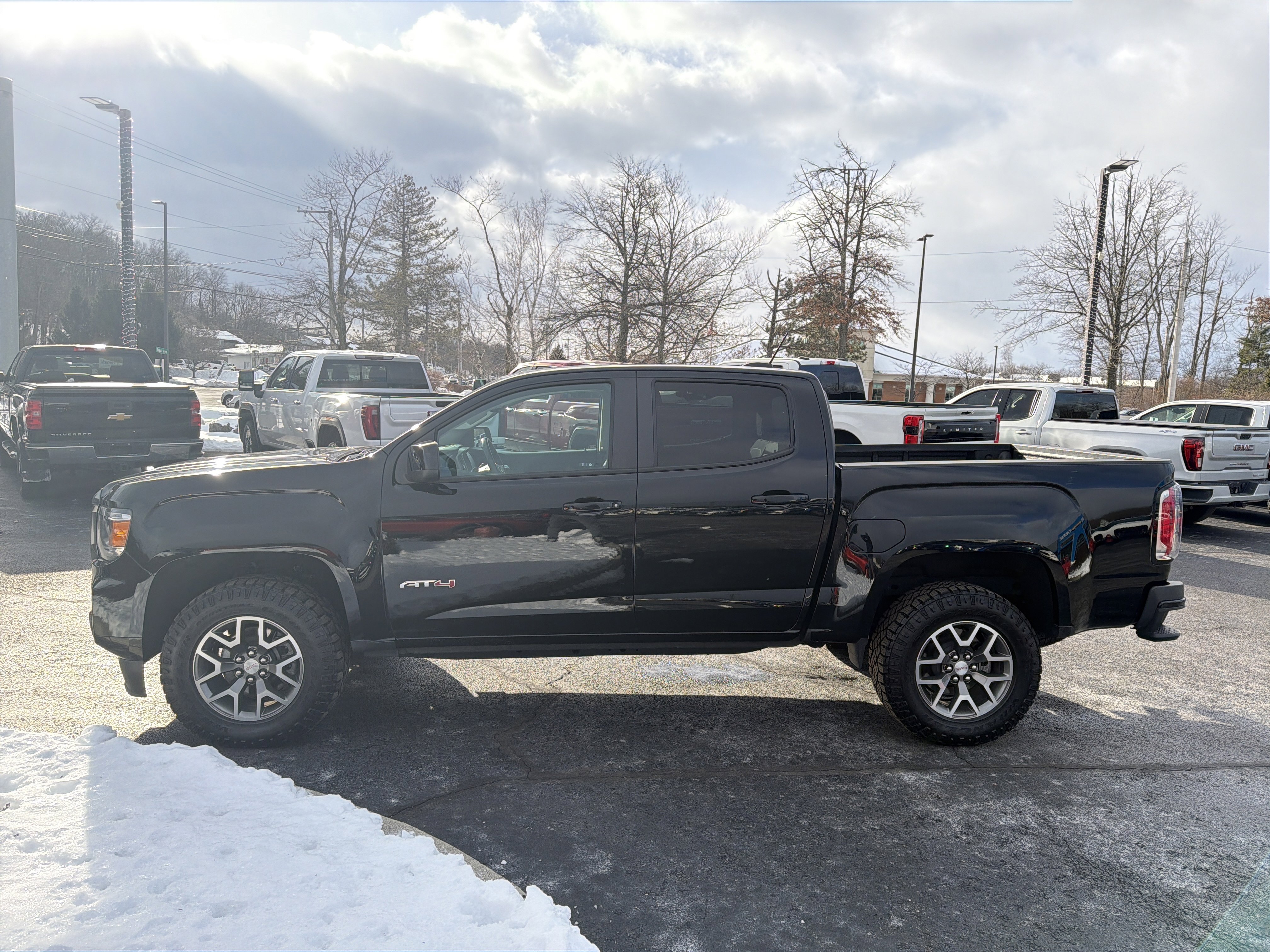 Used 2022 GMC Canyon AT4 w/ Trailering Package image 9
