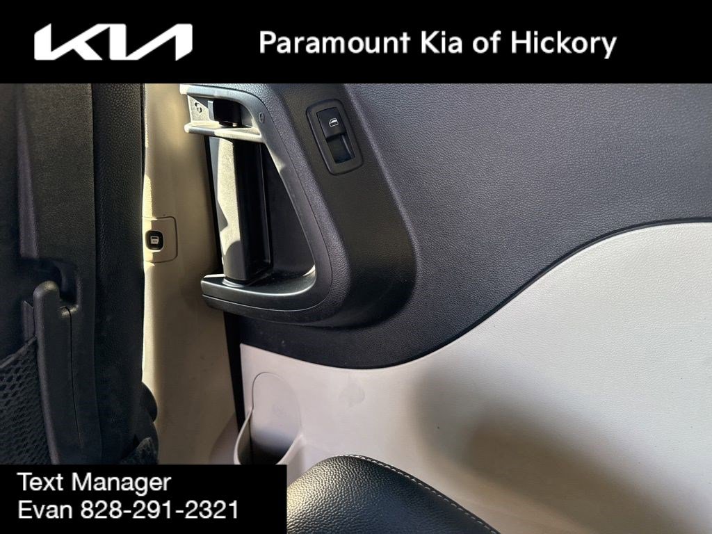 Used 2019 Dodge Grand Caravan SXT image 15