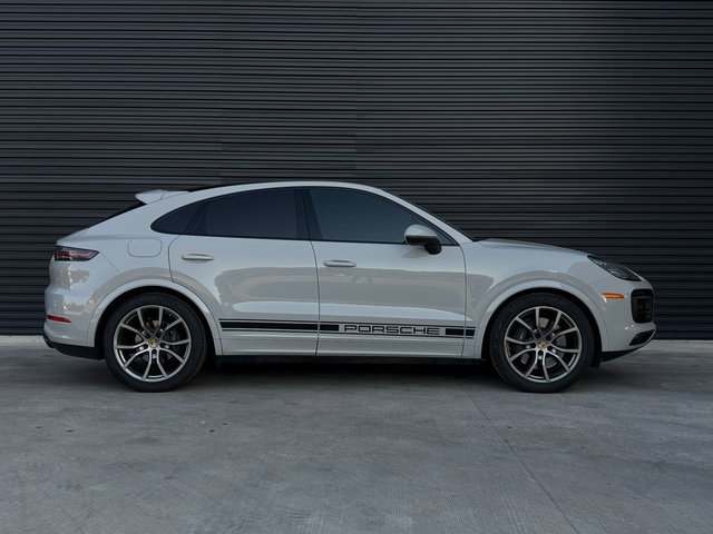Certified 2022 Porsche Cayenne Platinum Edition image 8