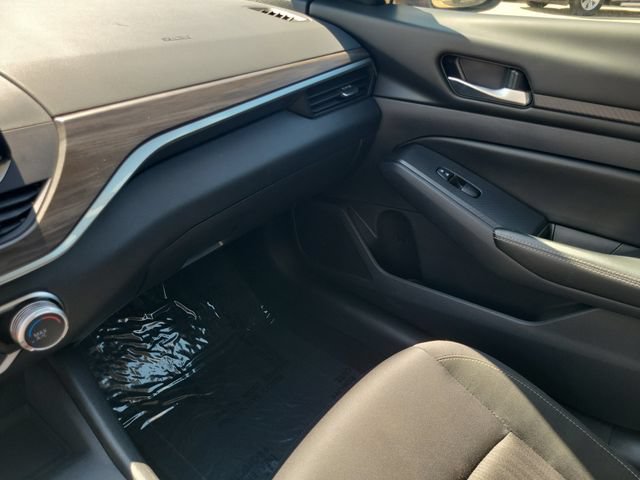 Used 2025 Nissan Altima 2.5 SV FWD image 25