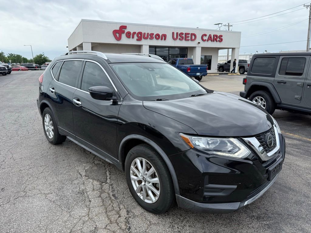 Used 2019 Nissan Rogue SV image 2