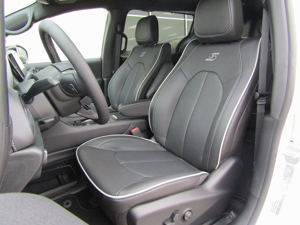 New 2026 Chrysler Pacifica Limited w/ S Appearance Package image 25