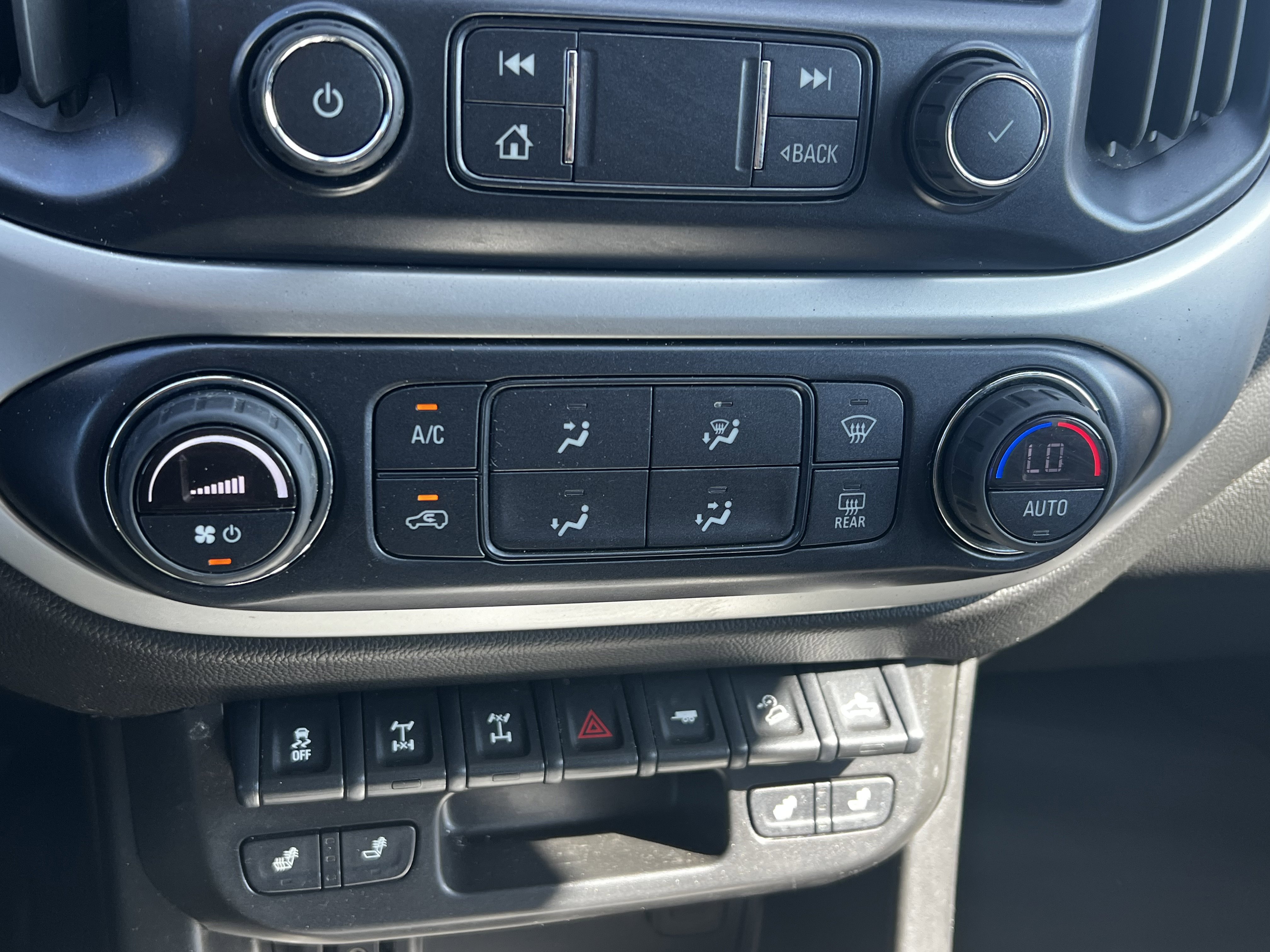 Used 2021 Chevrolet Colorado ZR2 w/ ZR2 Dusk Special Edition image 17