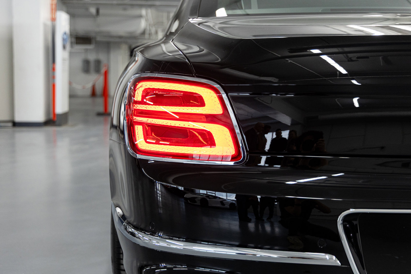 Used 2023 Bentley Flying Spur V8 image 17