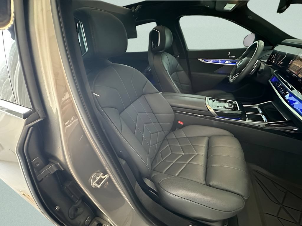 Certified 2023 BMW 740i RWD image 26