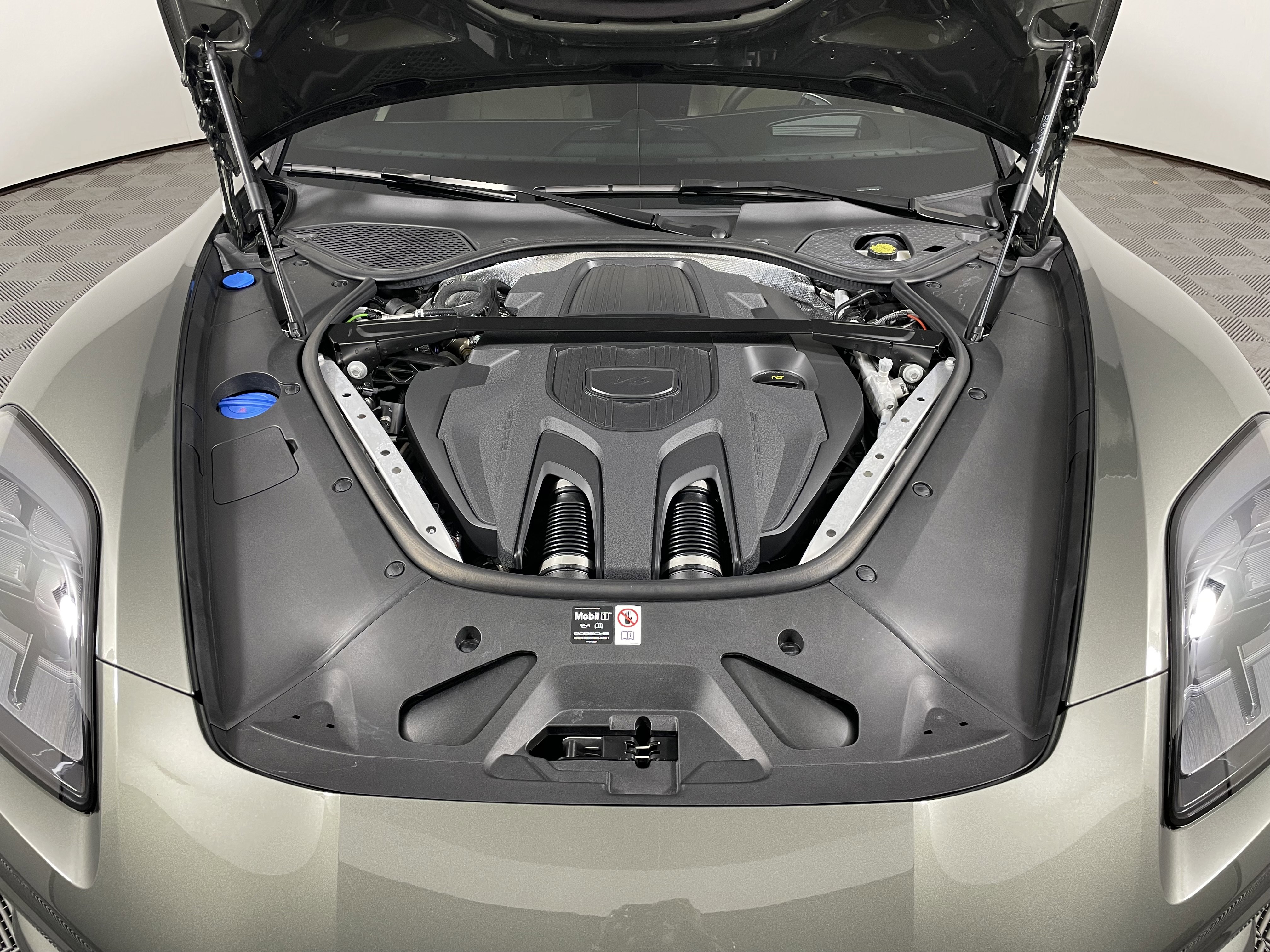 Certified 2025 Porsche Panamera 4S image 22