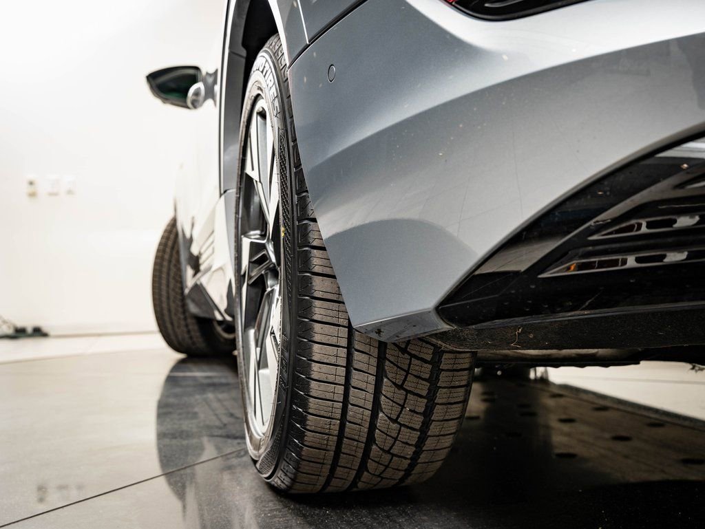 Used 2022 Audi e-tron Premium w/ Convenience Plus Package image 41