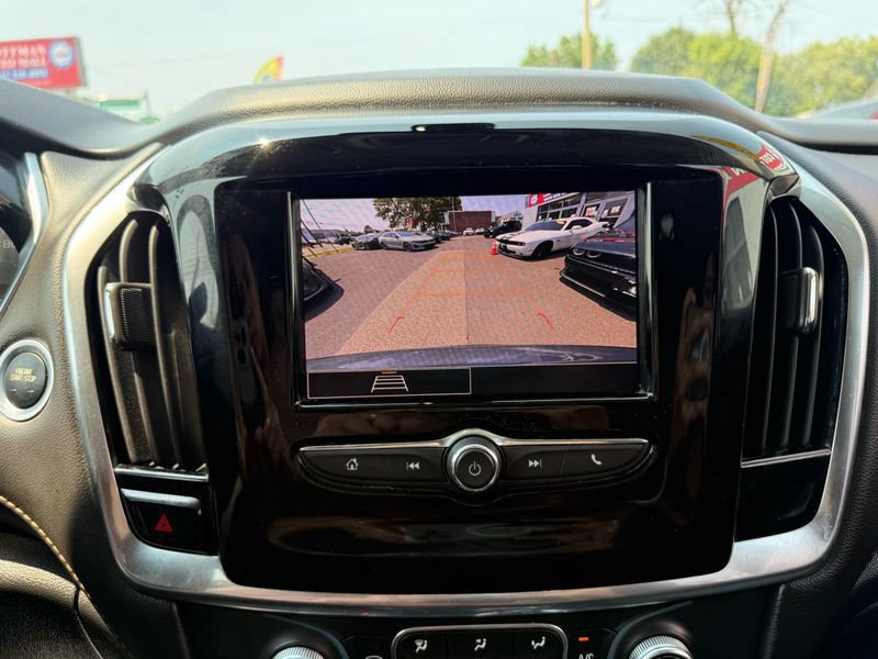 Used 2020 Chevrolet Traverse LS AWD/4WD image 23