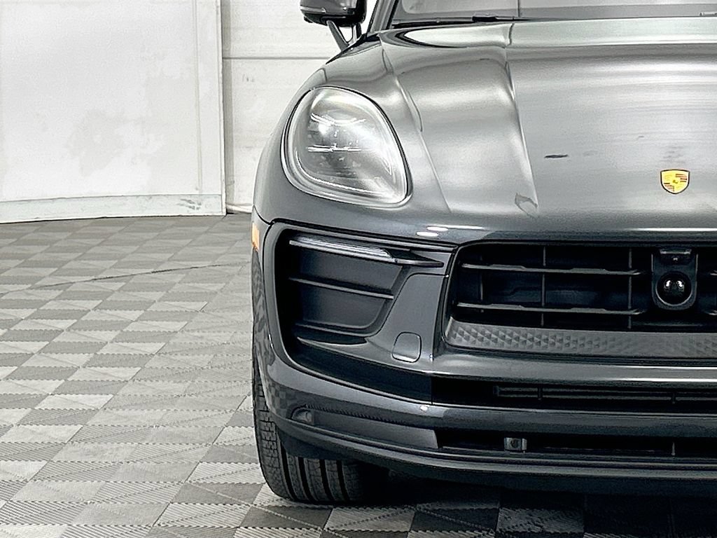 Used 2026 Porsche Macan AWD/4WD image 12
