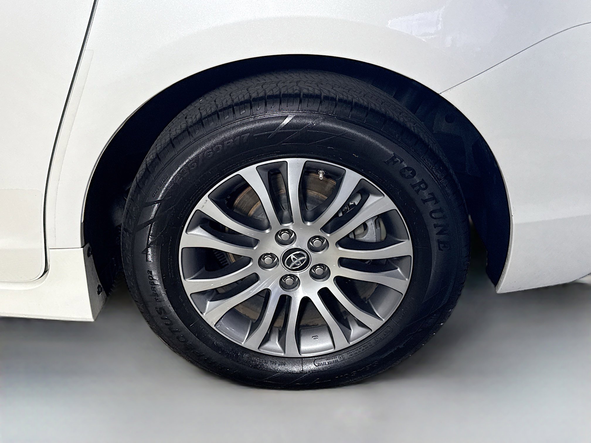 Used 2020 Toyota Sienna XLE FWD image 35