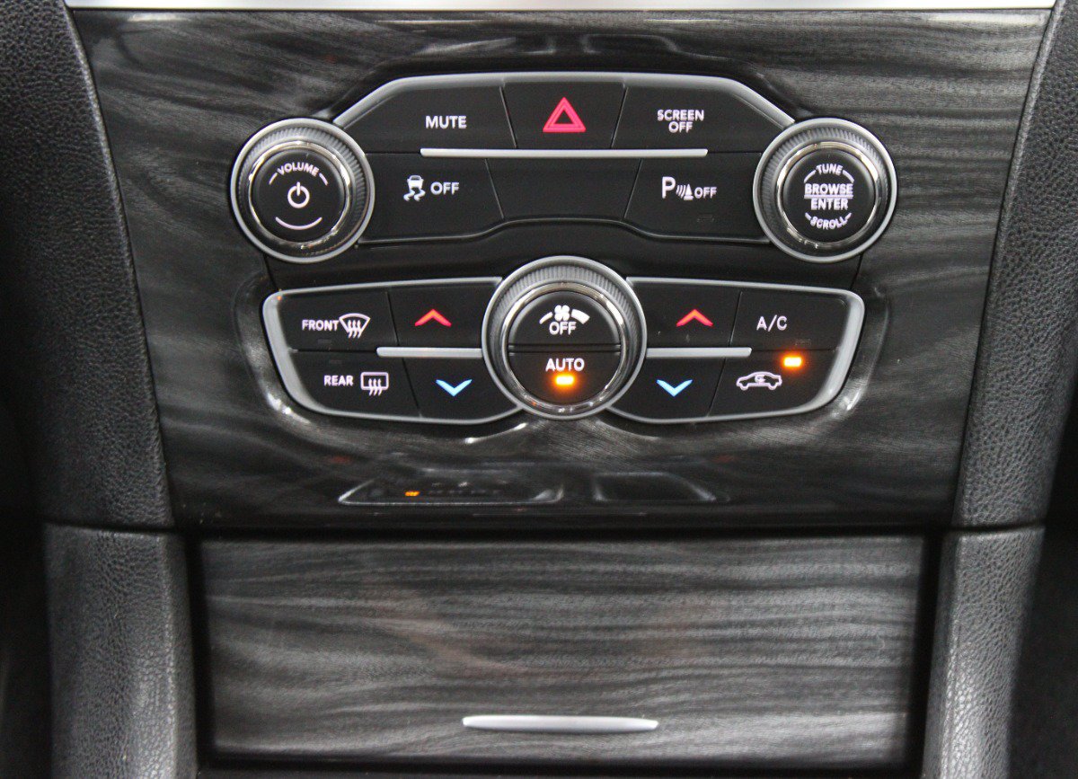 Used 2021 Chrysler 300 Touring L RWD image 27